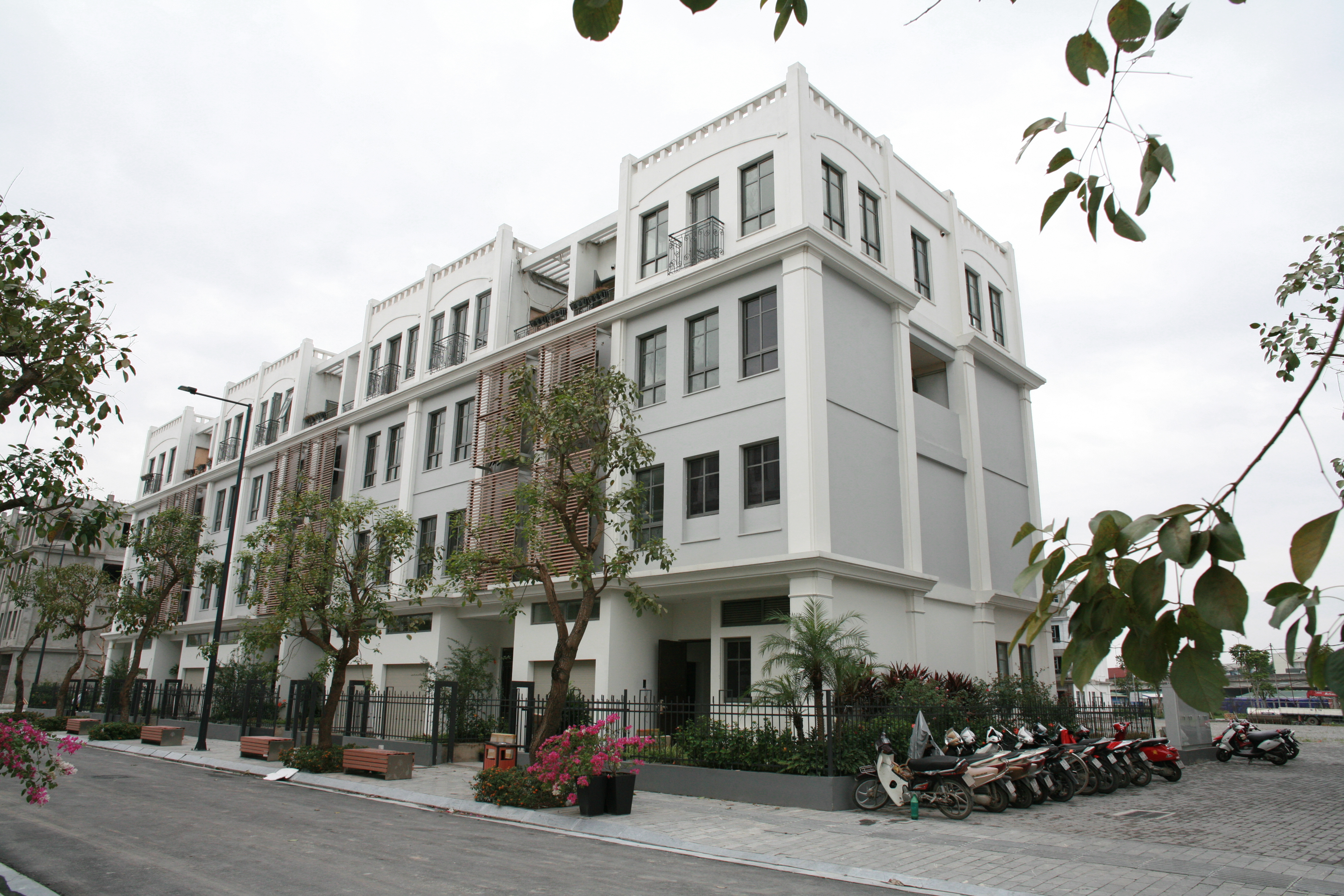 Khu thấp tầng The Manor Central Park - 10